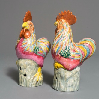 A pair of Chinese famille rose roosters, 18/19th C.